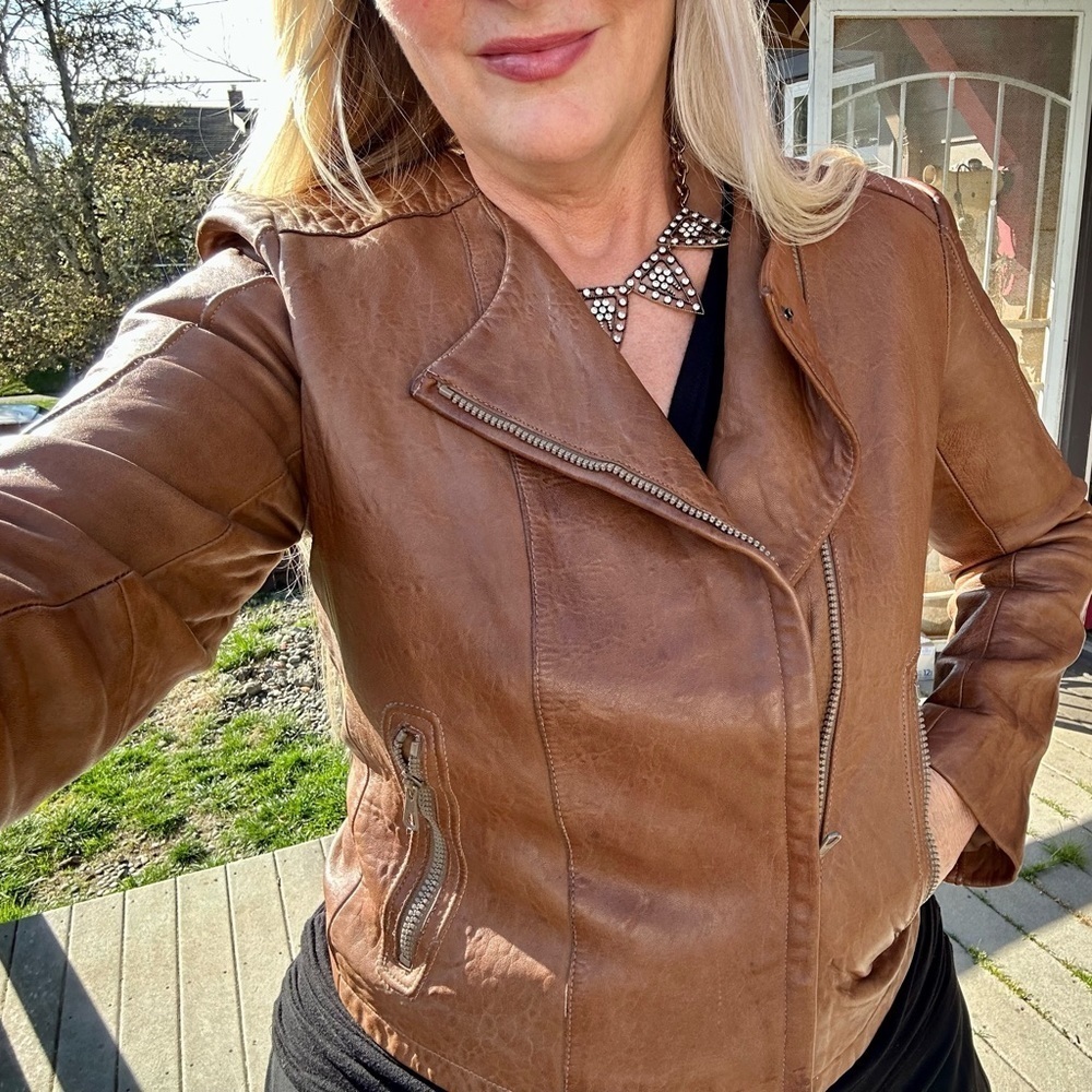 Xl Gap Edition vintage leather coat in cognac color. Buttery soft w cool details - Picture 1 of 16
